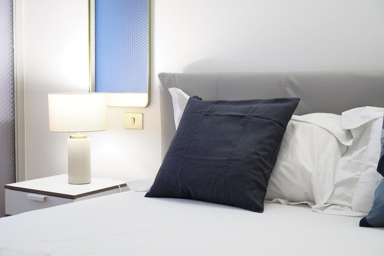 Mila Apartments Alessi Milan Luaran gambar